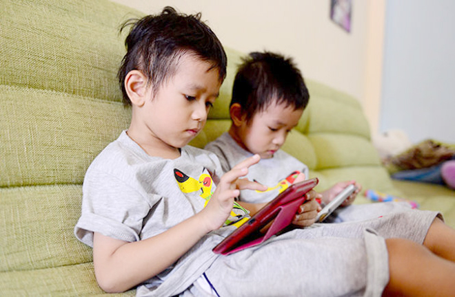 Trẻ Xin Dùng Smartphone Đừng Vội Cấm, Hãy Làm Theo Đúng 3 Bước Sau Đây: Vừa Khiến Con Vui, Lại Được Tiếng Bố Mẹ Tâm Lý Trẻ Xin Dùng Smartphone Đừng Vội Cấm, Hãy Làm Theo Đúng 3 Bước Sau Đây: Vừa Khiến Con Vui, Lại Được Tiếng Bố Mẹ Tâm Lý - TRƯỜNG MẦM NON VOI CON