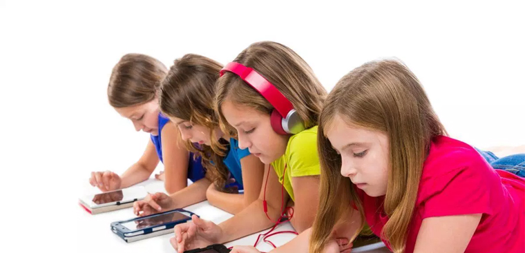 Trẻ Xin Dùng Smartphone Đừng Vội Cấm, Hãy Làm Theo Đúng 3 Bước Sau Đây: Vừa Khiến Con Vui, Lại Được Tiếng Bố Mẹ Tâm Lý Trẻ Xin Dùng Smartphone Đừng Vội Cấm, Hãy Làm Theo Đúng 3 Bước Sau Đây: Vừa Khiến Con Vui, Lại Được Tiếng Bố Mẹ Tâm Lý - TRƯỜNG MẦM NON VOI CON