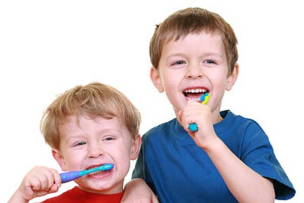 Hướng Dẫn Chăm Sóc Răng Miệng Cho Trẻ Theo Từng Độ Tuổi Hướng Dẫn Chăm Sóc Răng Miệng Cho Trẻ Theo Từng Độ Tuổi - TRƯỜNG MẦM NON VOI CON