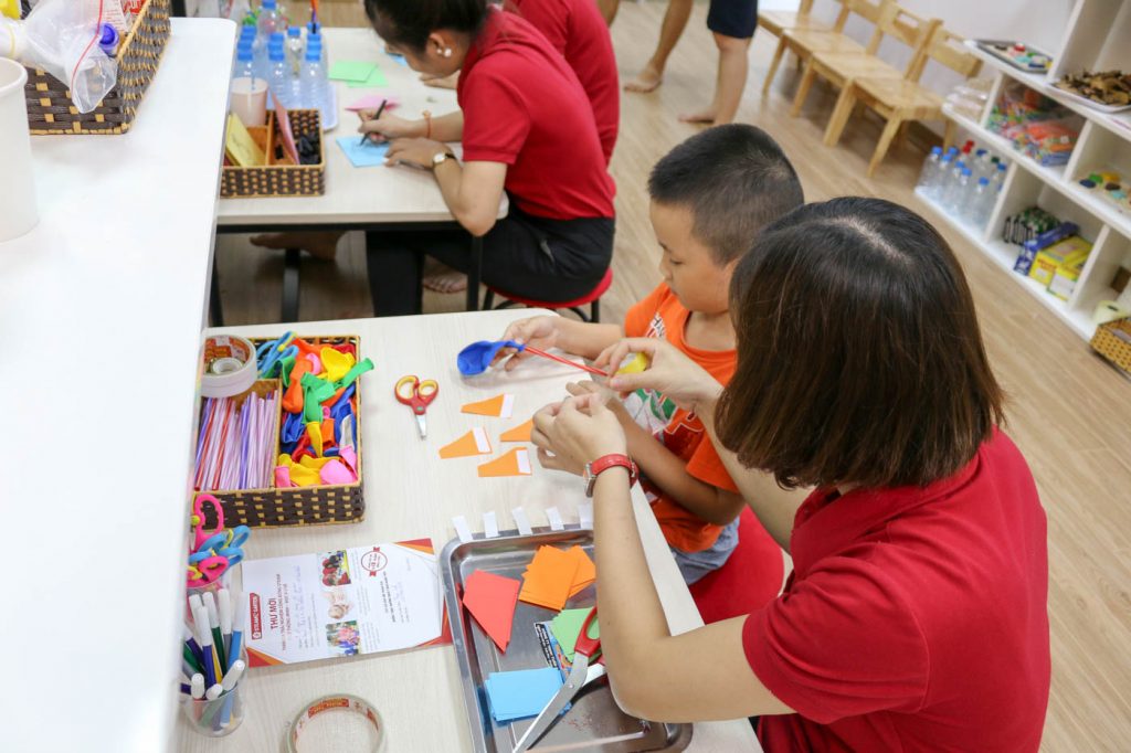 Phương Pháp Stem Cho Trẻ Mầm Non: Khơi Dậy Niềm Đam Mê Khám Phá Tri Thức - TRƯỜNG MẦM NON VOI CON