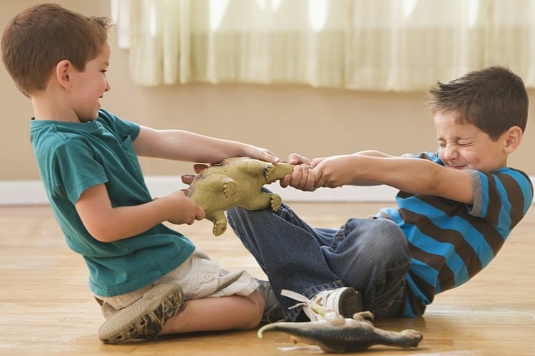 Làm Sao Để Dạy Con Biết Chia Sẻ Làm Sao Để Dạy Con Biết Chia Sẻ - TRƯỜNG MẦM NON VOI CON