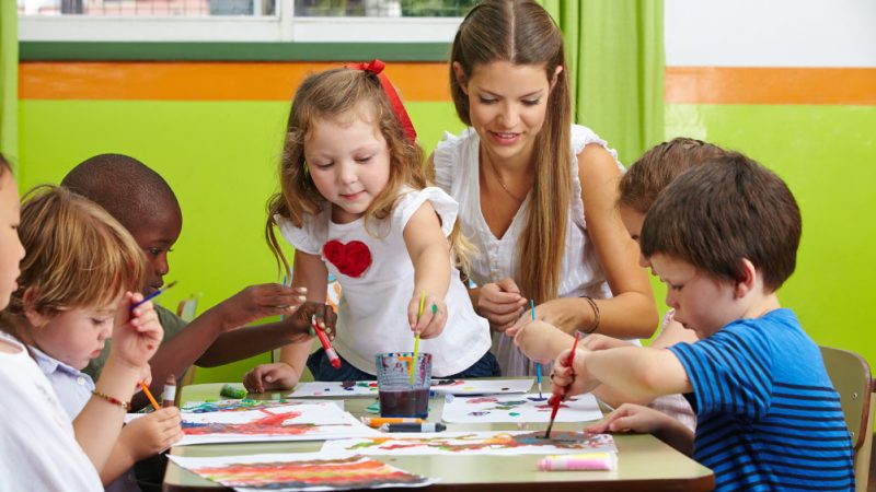 Trẻ Đi Mẫu Giáo Lần Đầu Làm Sao Để Trẻ Không Quấy Khóc ? - TRƯỜNG MẦM NON VOI CON