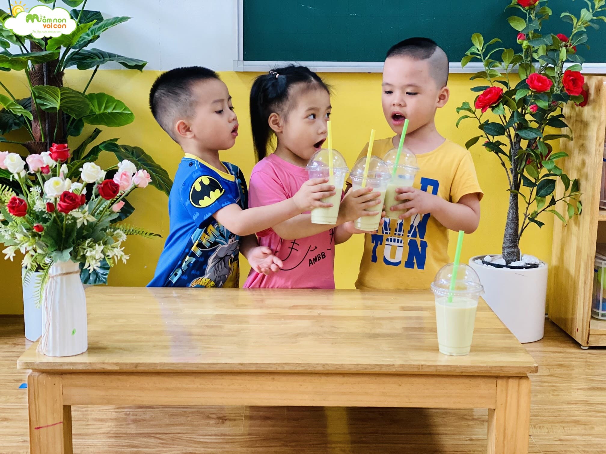 Hoạt Động Trải Nghiệm: "Làm Sữa Đậu Nành Lá Dứa" Lớp E5 - TRƯỜNG MẦM NON VOI CON