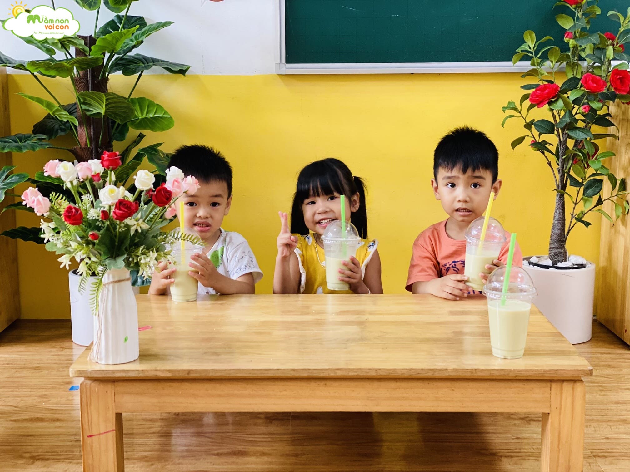 Hoạt Động Trải Nghiệm: "Làm Sữa Đậu Nành Lá Dứa" Lớp E5 - TRƯỜNG MẦM NON VOI CON