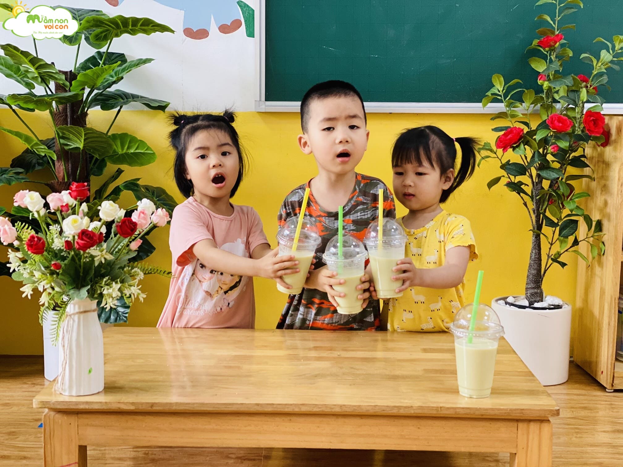 Hoạt Động Trải Nghiệm: "Làm Sữa Đậu Nành Lá Dứa" Lớp E5 - TRƯỜNG MẦM NON VOI CON