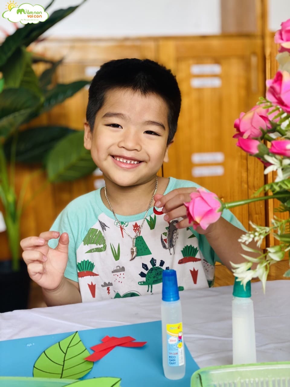 Hoạt Động Tạo Hình: Làm Con Sâu Lớp E8 - TRƯỜNG MẦM NON VOI CON