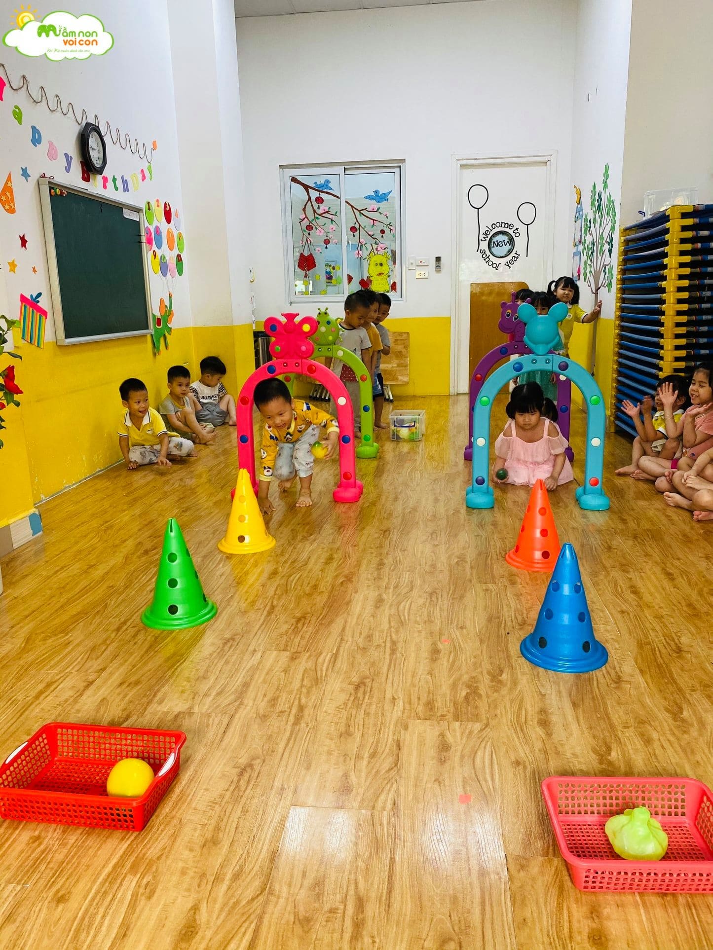 Hoạt Động Thể Chất Lớp E6 - TRƯỜNG MẦM NON VOI CON