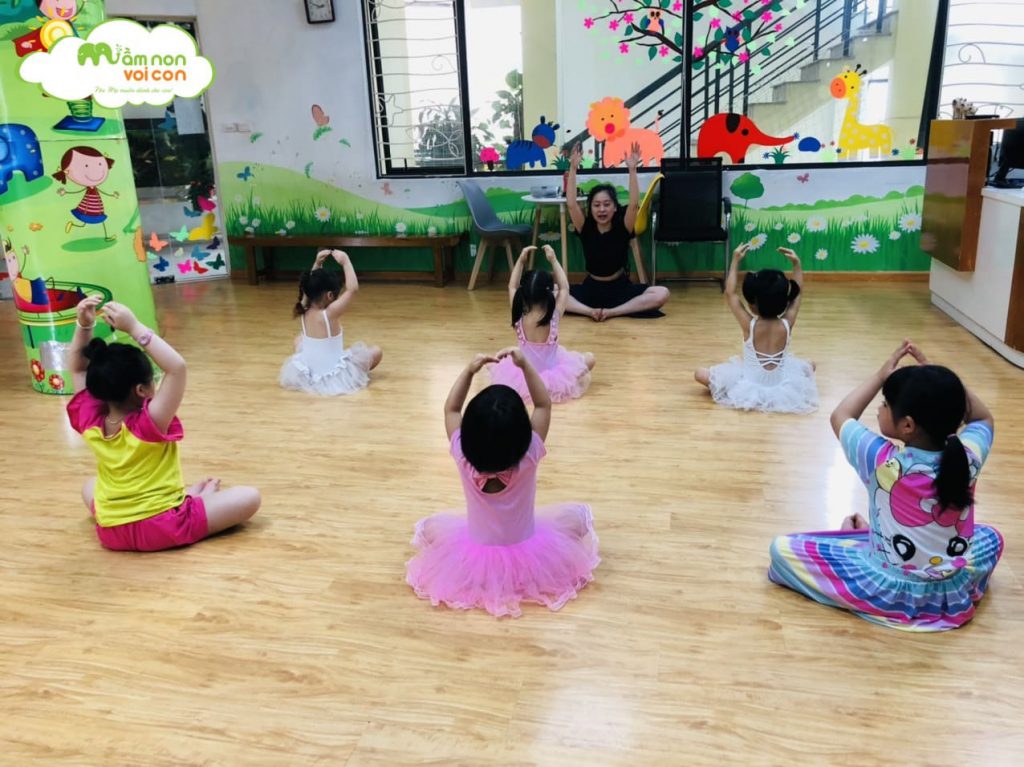 Câu Lạc Bộ Múa Trường Mầm Non Voi Con - TRƯỜNG MẦM NON VOI CON