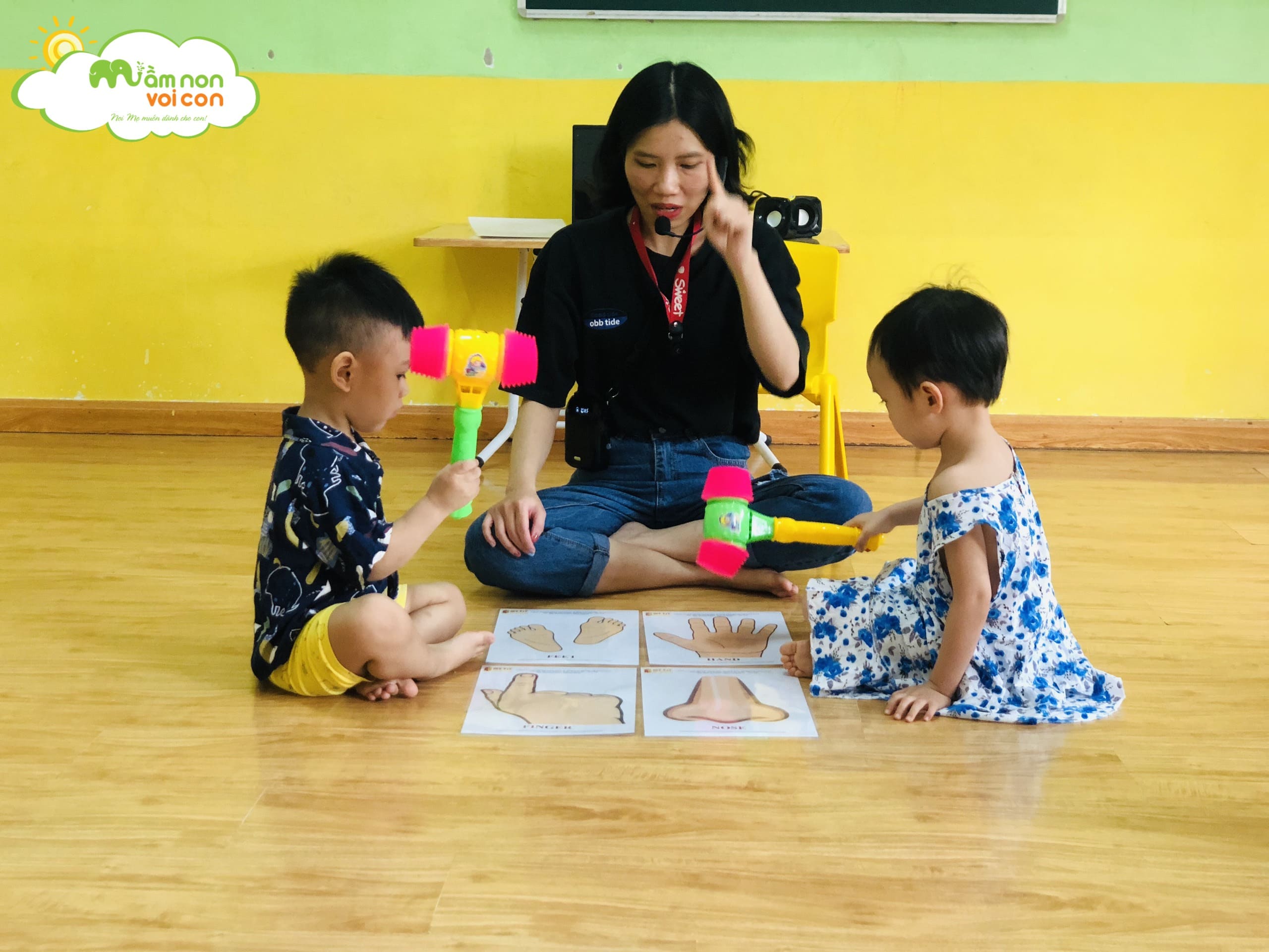 Giờ Học Tiếng Anh Lớp E2 - TRƯỜNG MẦM NON VOI CON