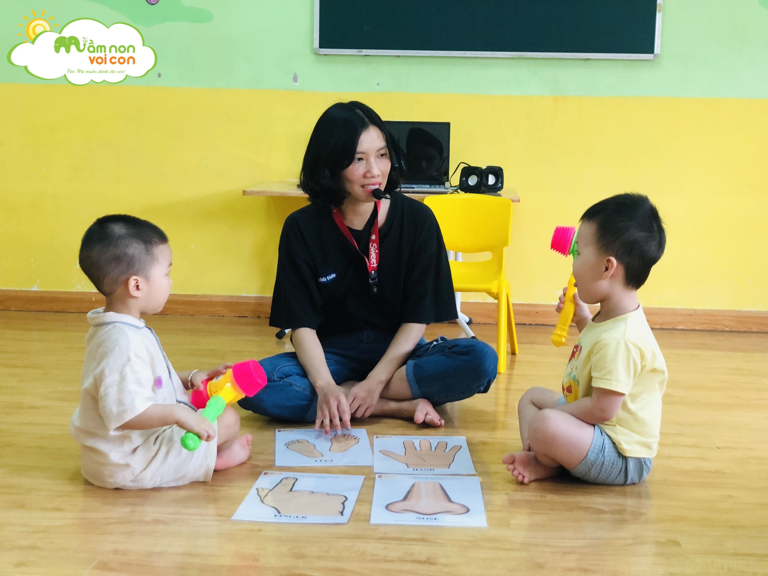 Giờ Học Tiếng Anh Lớp E2 - TRƯỜNG MẦM NON VOI CON