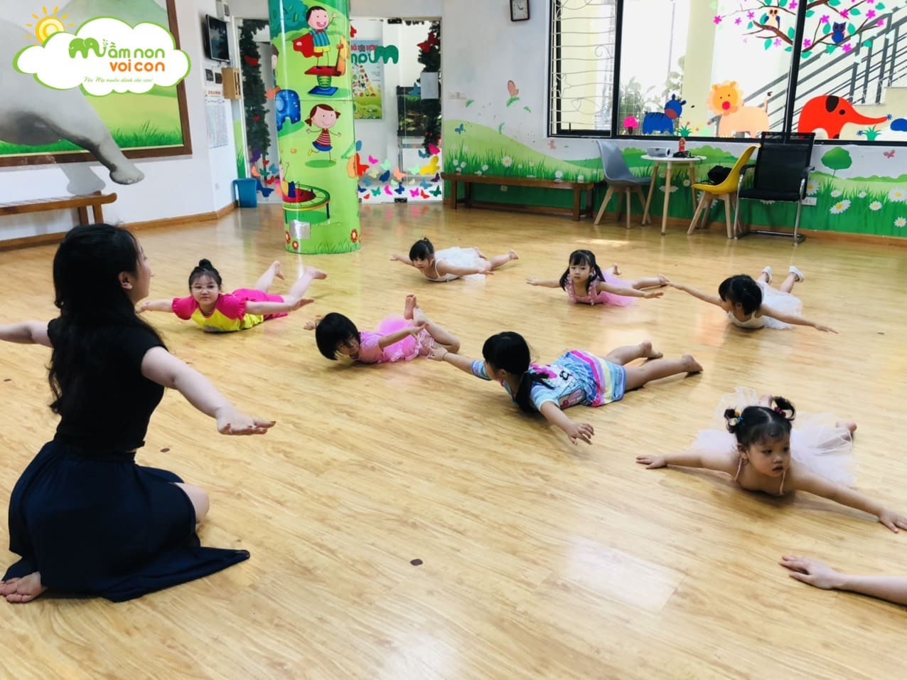 Câu Lạc Bộ Múa Trường Mầm Non Voi Con - TRƯỜNG MẦM NON VOI CON