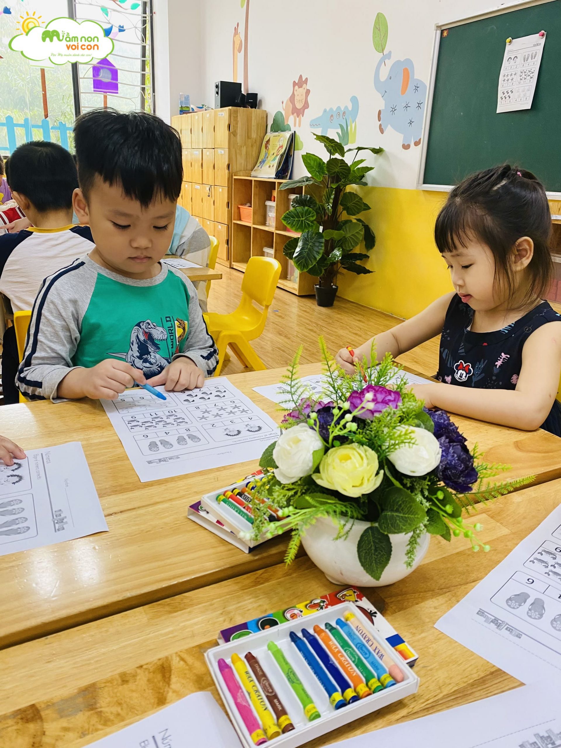 HOẠT ĐỘNG LÀM QUEN VỚI TOÁN LỚP #E5 - TRƯỜNG MẦM NON VOI CON
