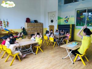 Nhận Biết và Tô Màu Đôi Dép Lớp E2 - TRƯỜNG MẦM NON VOI CON