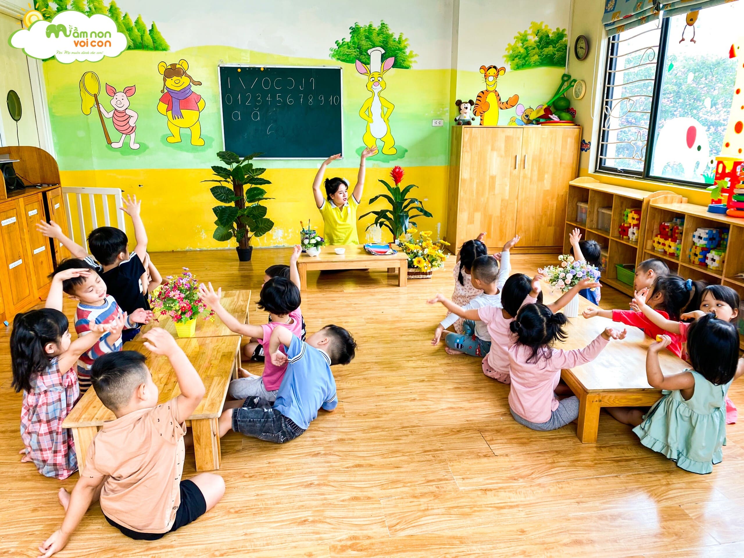 Hoạt Động Tạo Hình Làm Tranh Galaxy Lớp E3 - TRƯỜNG MẦM NON VOI CON