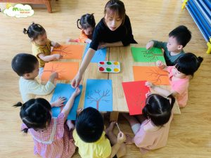 Tạo Hình Từ Màu Nước Và Tăm Bông - TRƯỜNG MẦM NON VOI CON