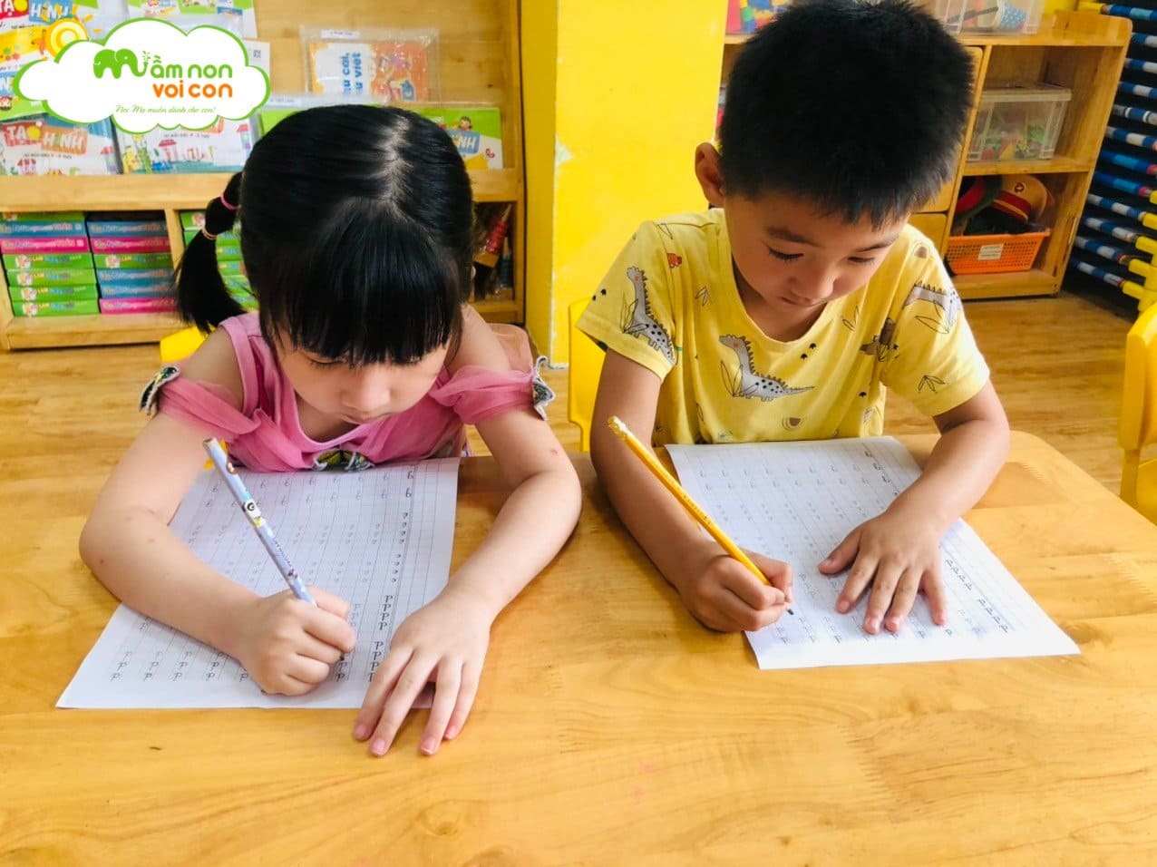 Hoạt Động Bé Tập Viết Chữ Cái Của Lớp #Mẫu_Giáo_Lớn - TRƯỜNG MẦM NON VOI CON