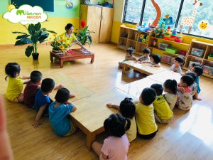 Hoạt Động Tạo Hình: Cắt Dán Bông Hoa Lớp E2 - TRƯỜNG MẦM NON VOI CON