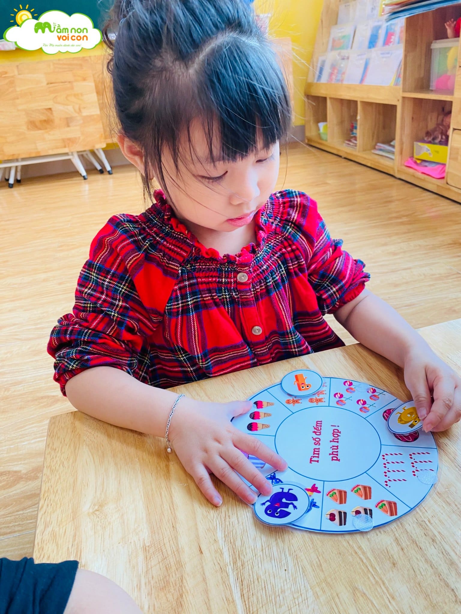 Tìm Hình Với Bóng Phù Hợp Lớp E6 - TRƯỜNG MẦM NON VOI CON