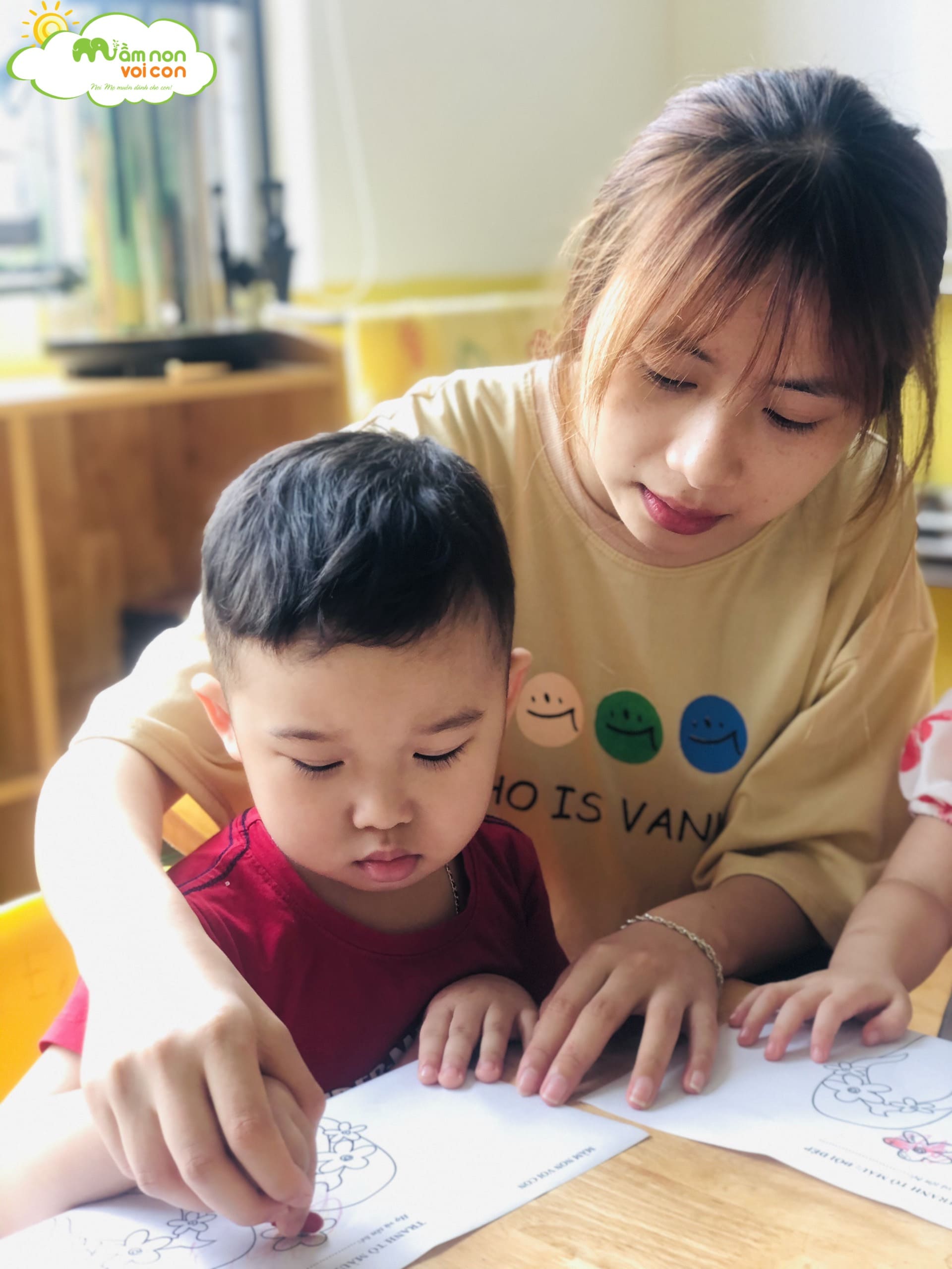 Nhận Biết và Tô Màu Đôi Dép Lớp E2 - TRƯỜNG MẦM NON VOI CON