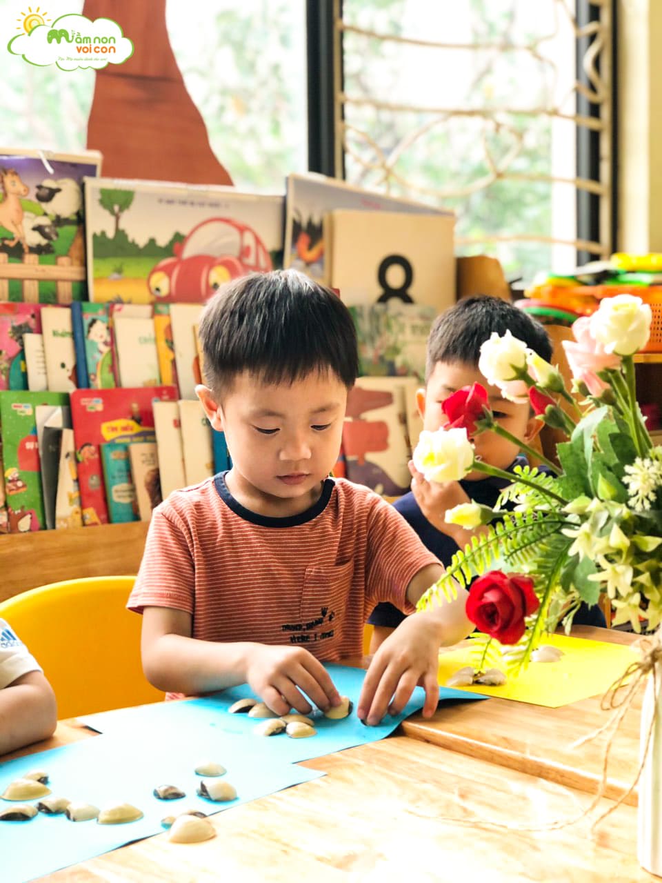 Hoạt Động Làm Tranh Từ Vỏ Ngao Lớp E3 - TRƯỜNG MẦM NON VOI CON