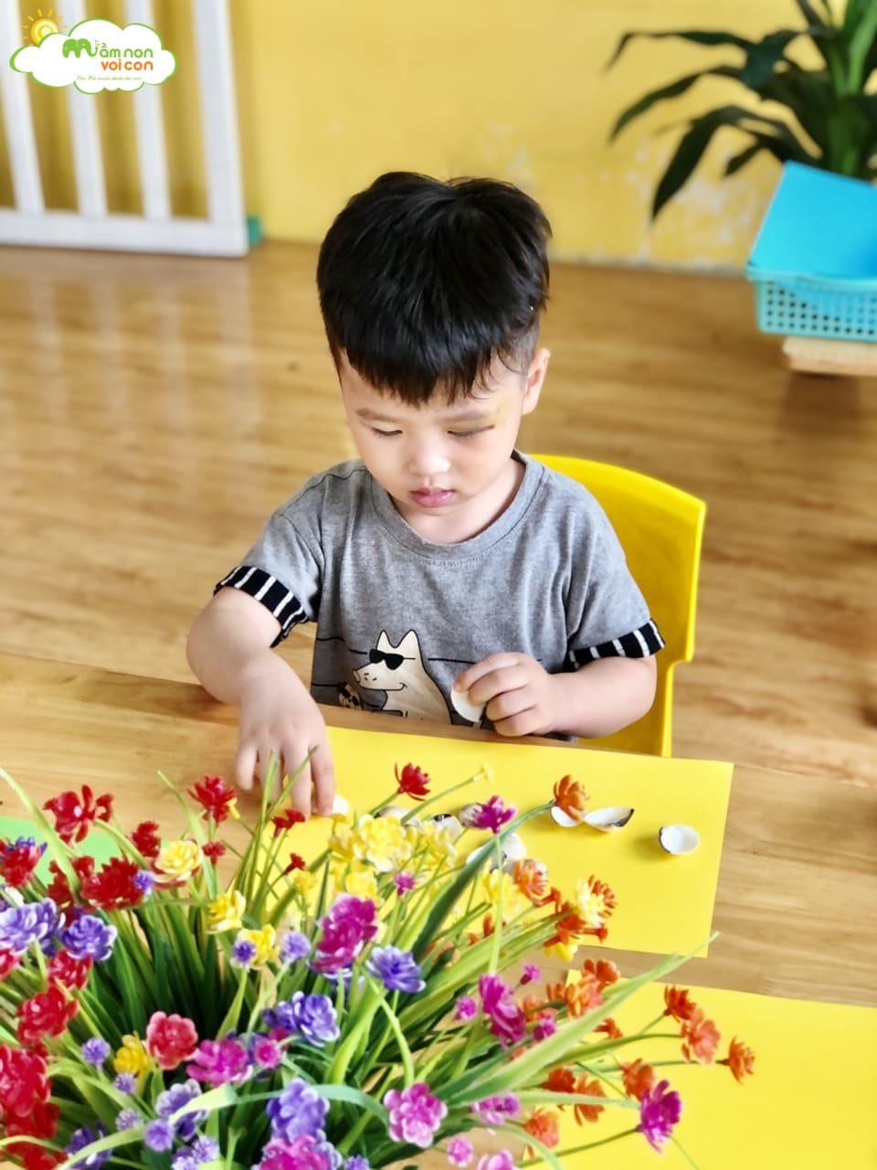 Hoạt Động Làm Tranh Từ Vỏ Ngao Lớp E3 - TRƯỜNG MẦM NON VOI CON