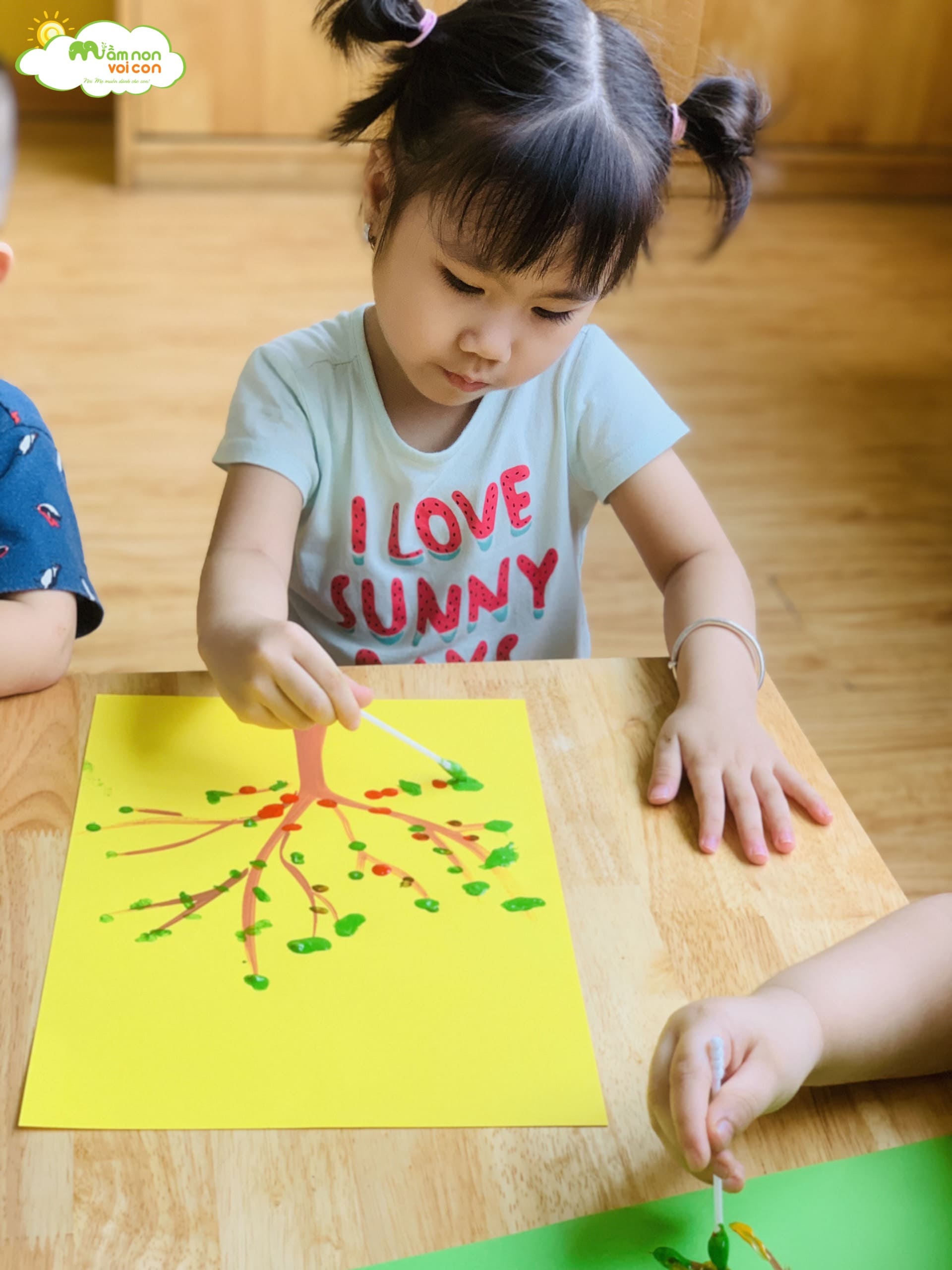 Tạo Hình Từ Màu Nước Và Tăm Bông - TRƯỜNG MẦM NON VOI CON