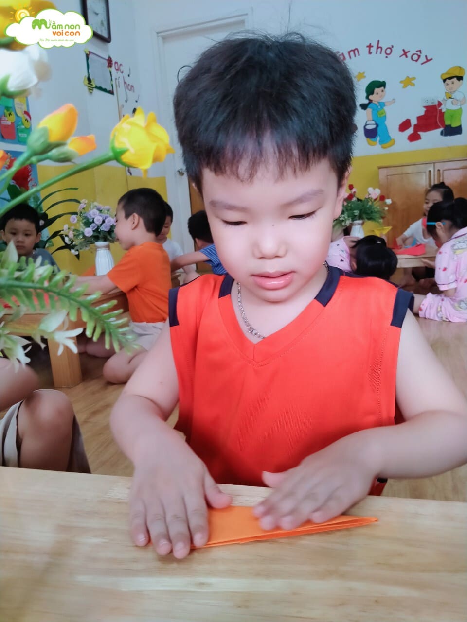 Thực Hành Gấp Máy Bay Lớp E8 - TRƯỜNG MẦM NON VOI CON