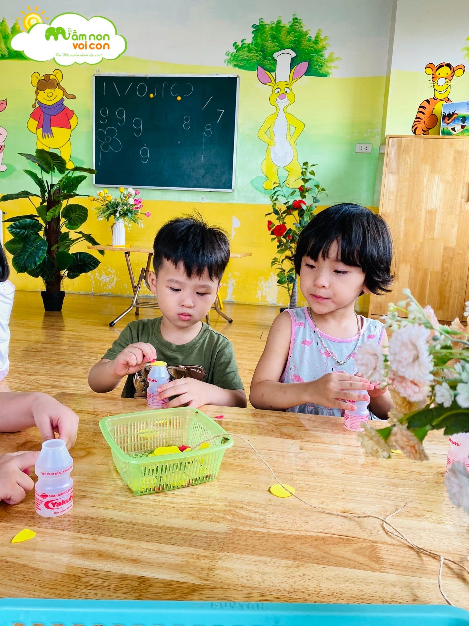 Làm Chú Lợn Con Từ Vật Liệu Tái Chế - TRƯỜNG MẦM NON VOI CON