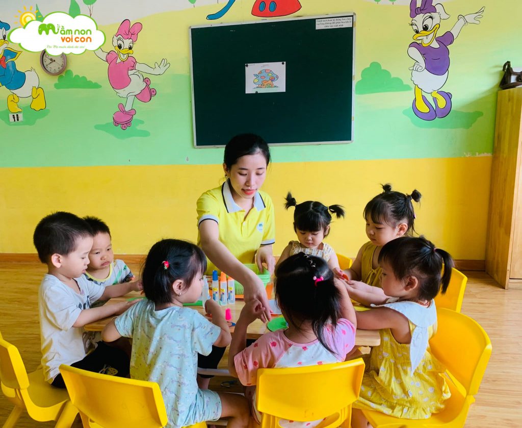 Hoạt Động Tạo Hình Những Chú Cá Ngộ Nghĩnh Từ Giấy Màu - TRƯỜNG MẦM NON VOI CON