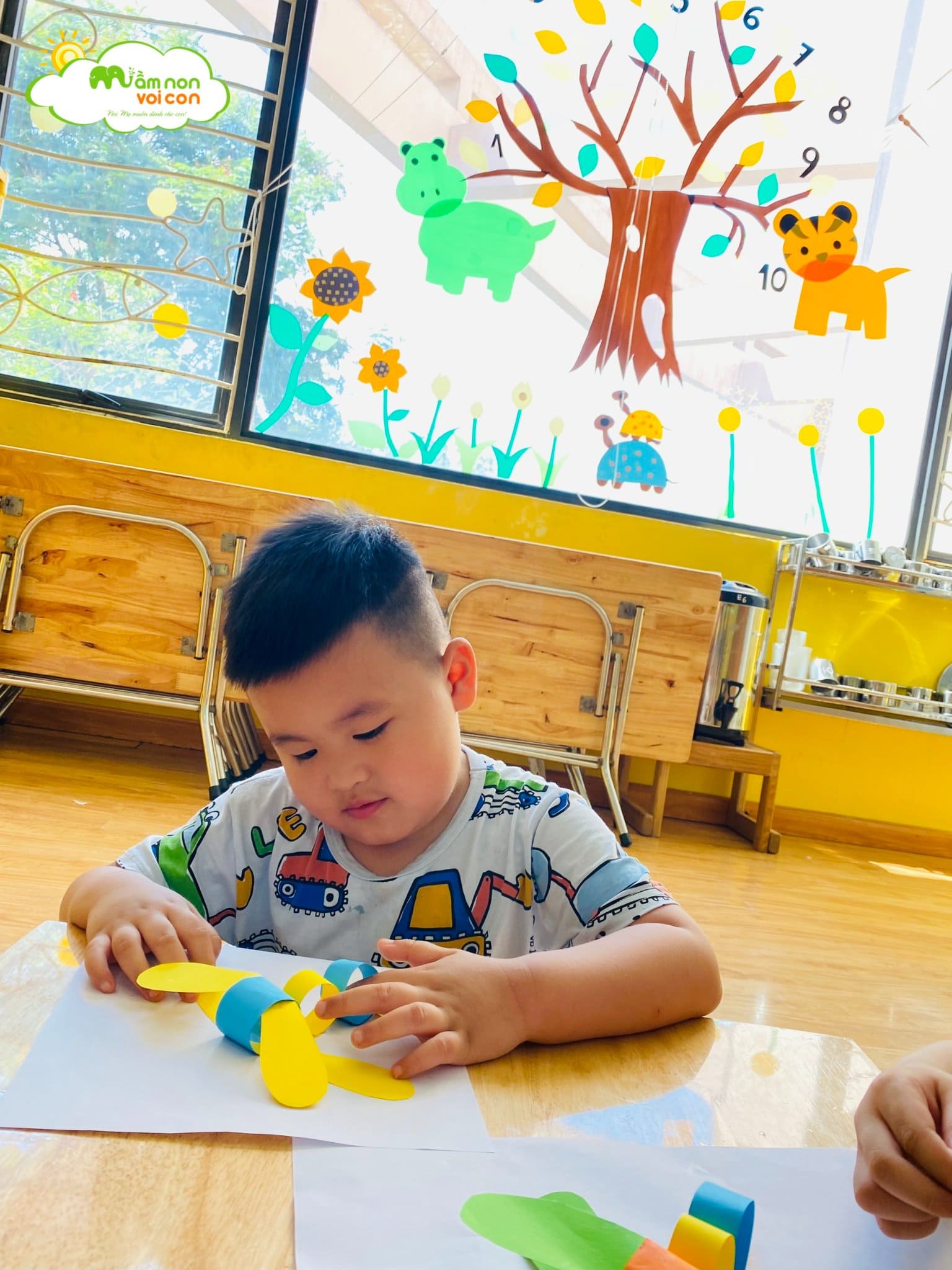 Tạo Hình Làm Con Chuồn Chuồn Lớp E3 - TRƯỜNG MẦM NON VOI CON