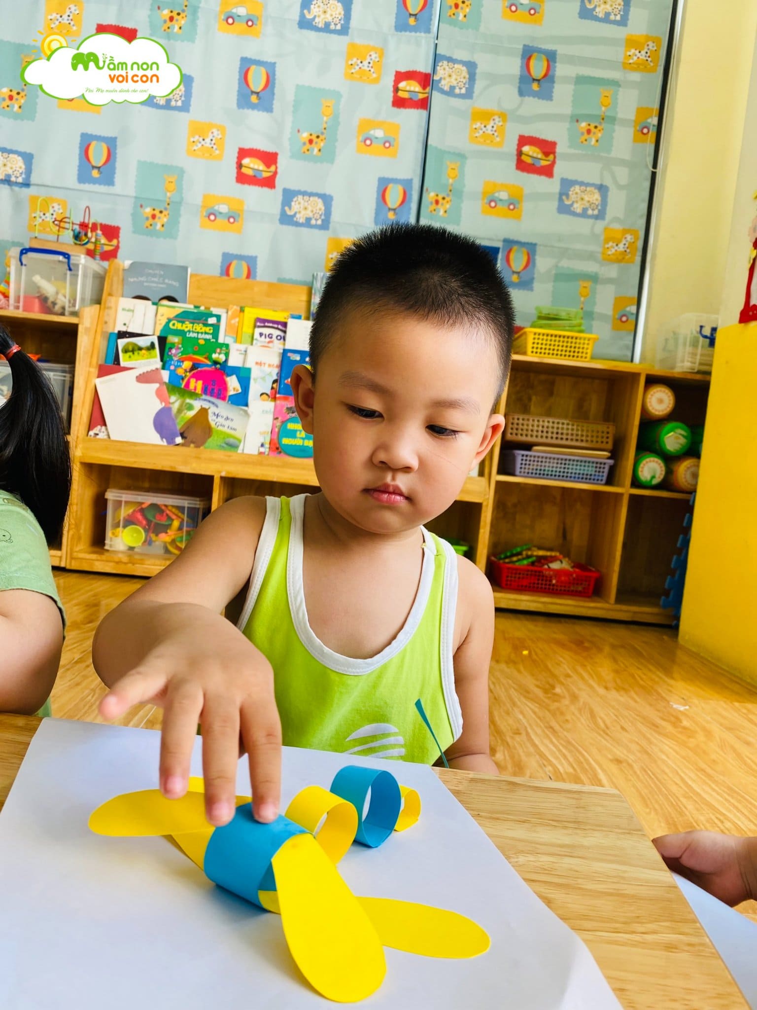 Tạo Hình Làm Con Chuồn Chuồn Lớp E3 - TRƯỜNG MẦM NON VOI CON