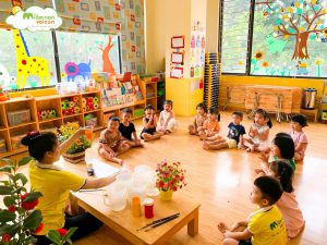 Thí Nghiệm Đổi Màu Khi Pha Trộn Sắc Màu - TRƯỜNG MẦM NON VOI CON