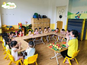 Hoạt Động Tạo Hình Xé Dán Quả Cà Chua Lớp E2 - TRƯỜNG MẦM NON VOI CON