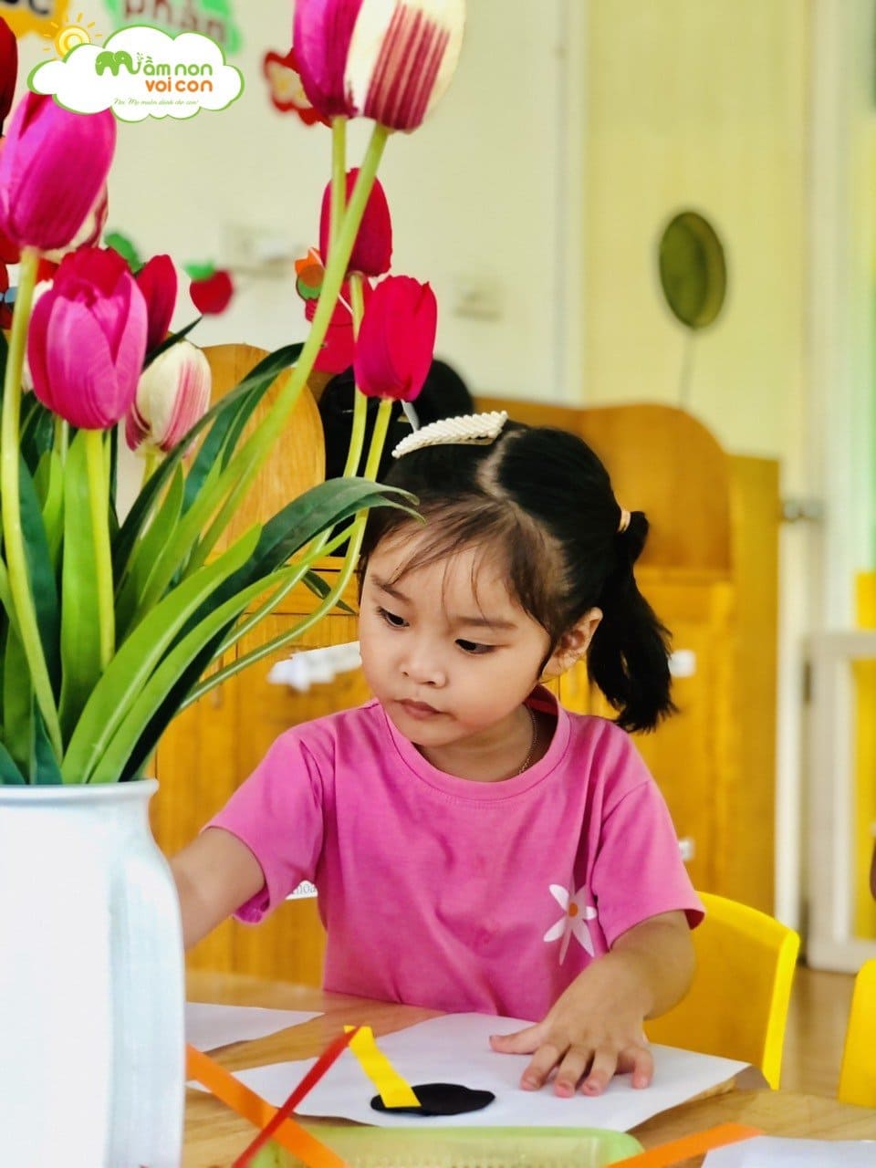 Hoạt Động Tạo Hình Những Bông Hoa Rực Rỡ Lớp E3 - TRƯỜNG MẦM NON VOI CON