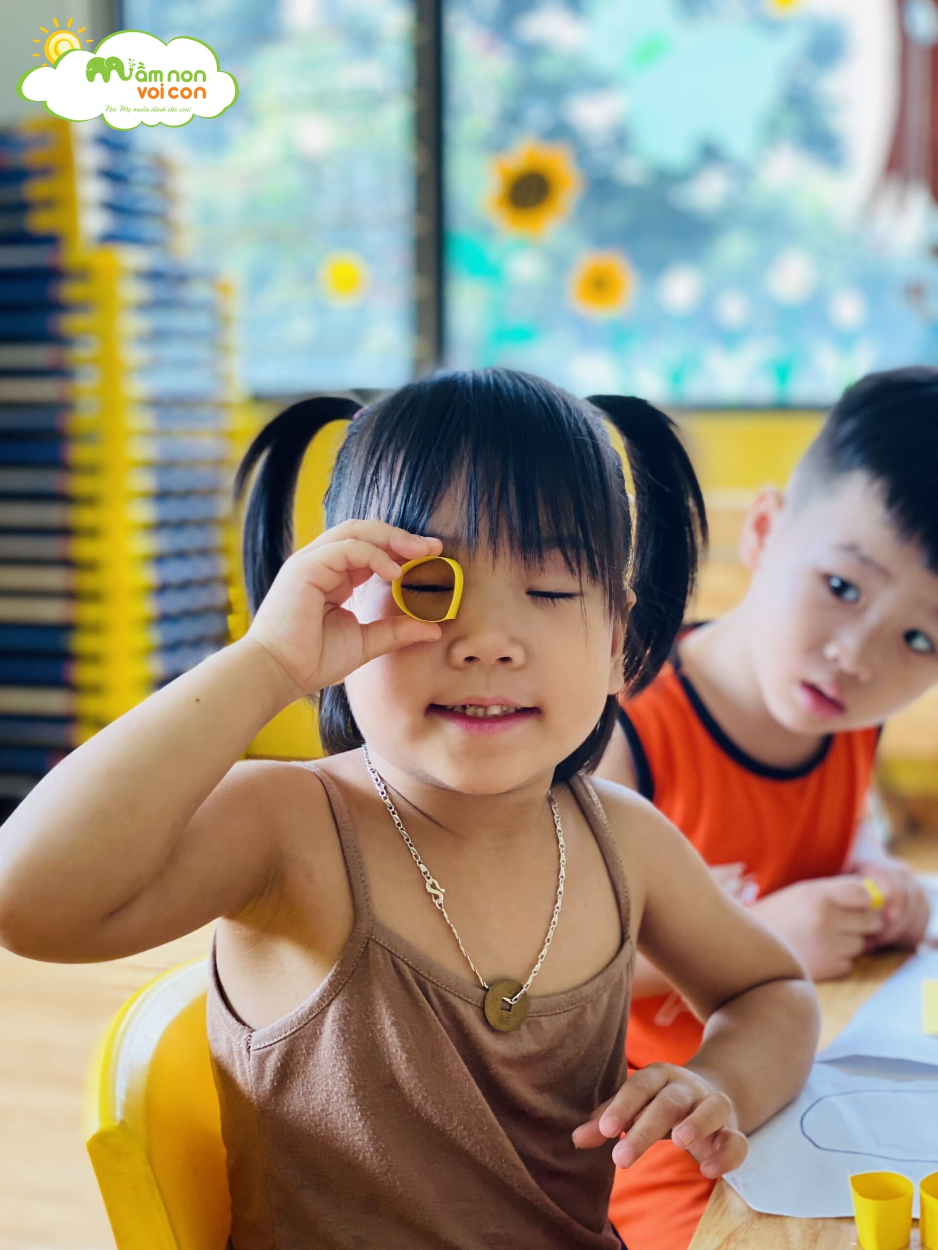 Hoạt Động Tạo Hình Làm Quả Dứa Lớp E3 - TRƯỜNG MẦM NON VOI CON