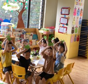 Hoạt Động Tạo Hình Làm Quả Dứa Lớp E3 - TRƯỜNG MẦM NON VOI CON