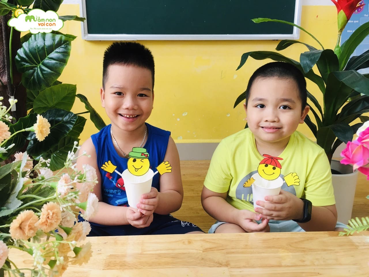 Hoạt Động Làm Đồ Chơi Từ Cốc Giấy Lớp E8 - TRƯỜNG MẦM NON VOI CON