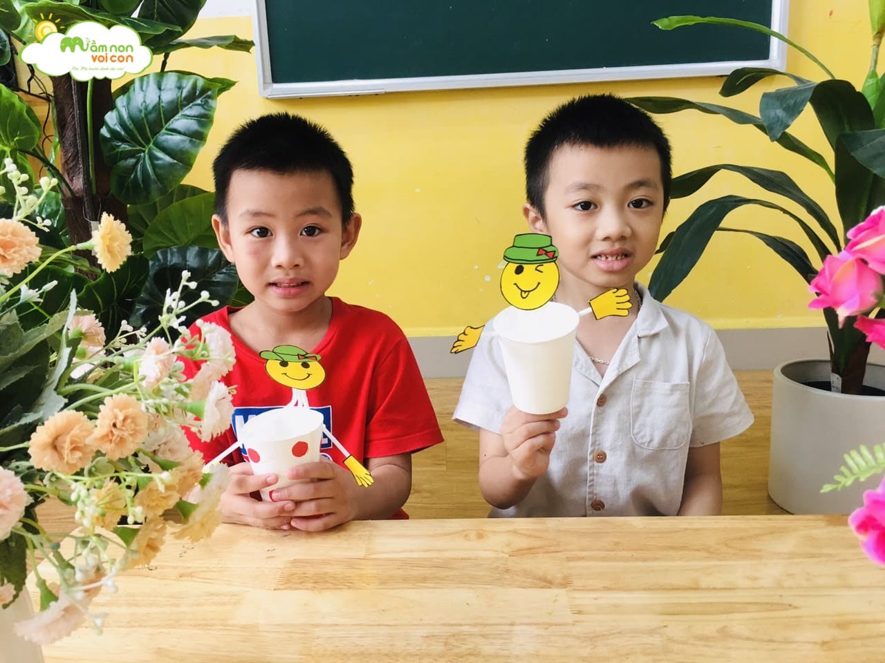 Hoạt Động Làm Đồ Chơi Từ Cốc Giấy Lớp E8 - TRƯỜNG MẦM NON VOI CON