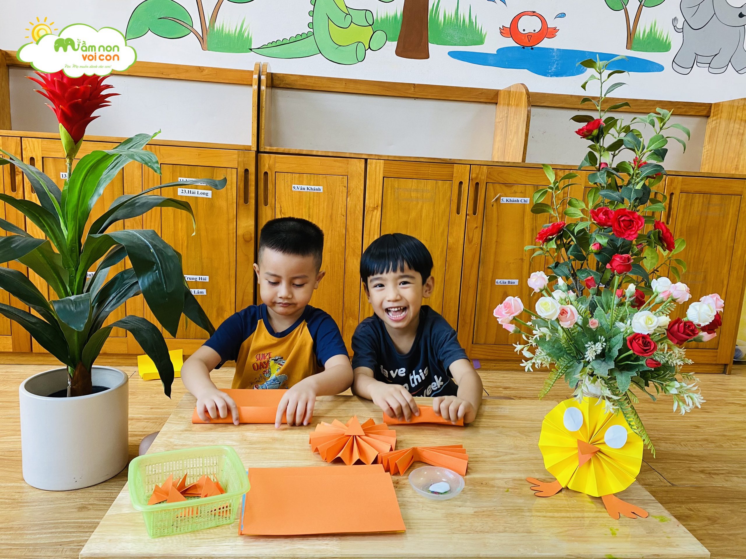 Hoạt Động Tạo Hình: Làm Con Vịt Bằng Giấy Lớp E6 - TRƯỜNG MẦM NON VOI CON