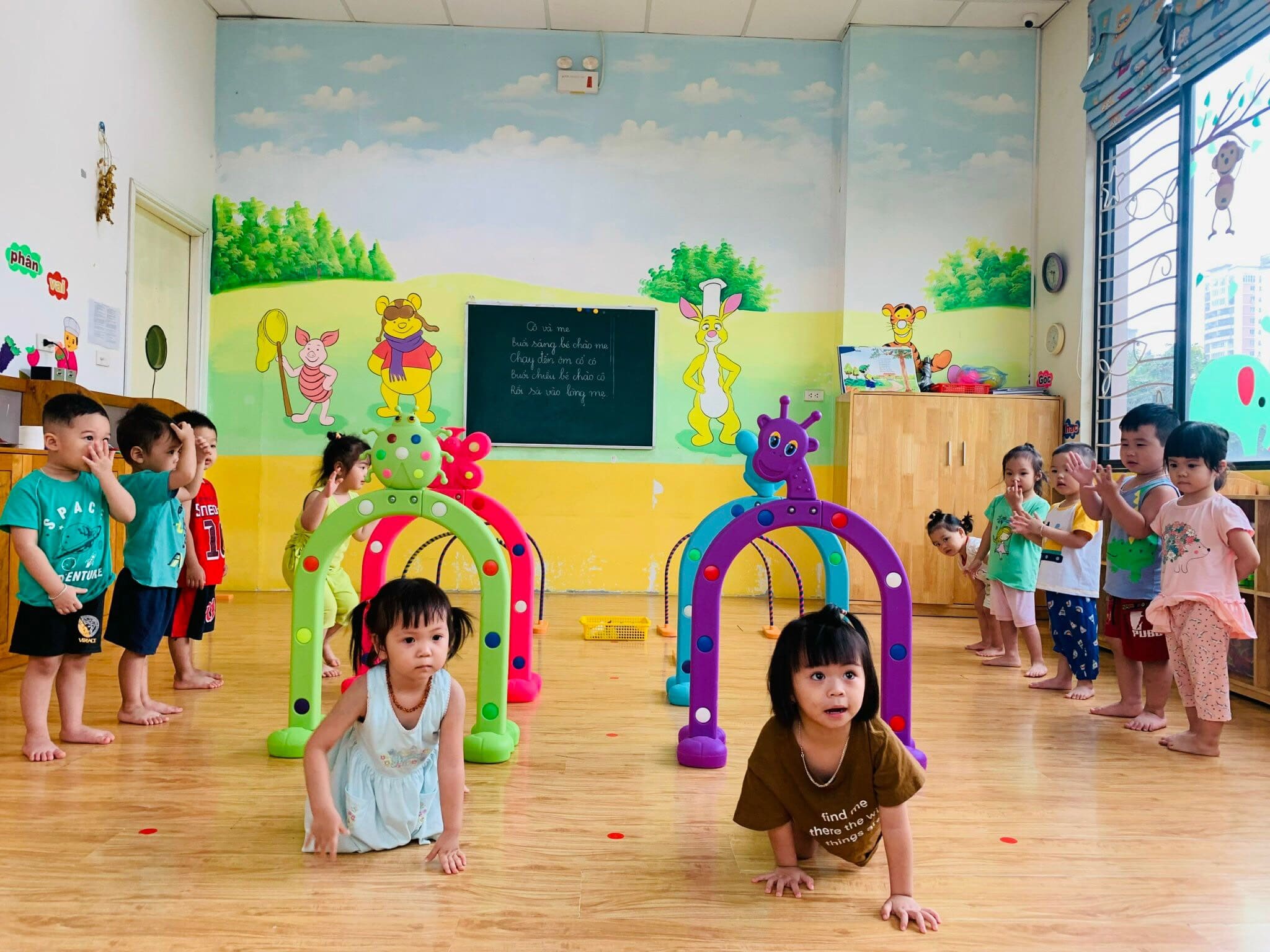 Hoạt Động Thể Chất Bò Có Mang Vật Trên Lưng - TRƯỜNG MẦM NON VOI CON