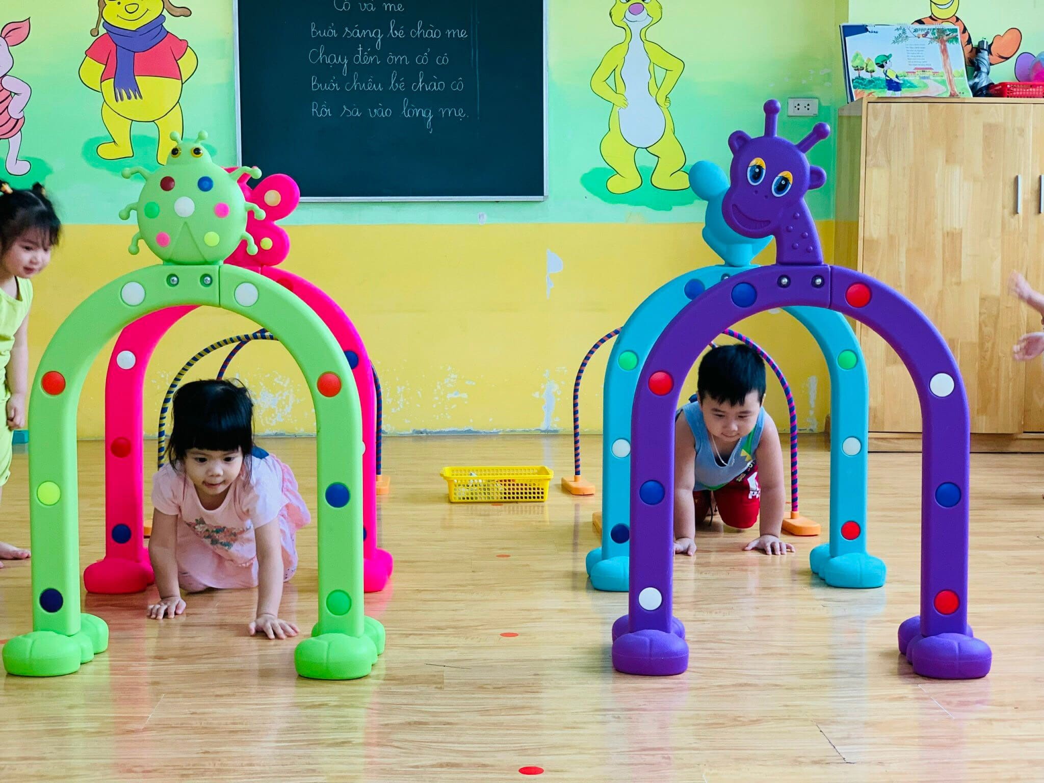 Hoạt Động Thể Chất Bò Có Mang Vật Trên Lưng - TRƯỜNG MẦM NON VOI CON