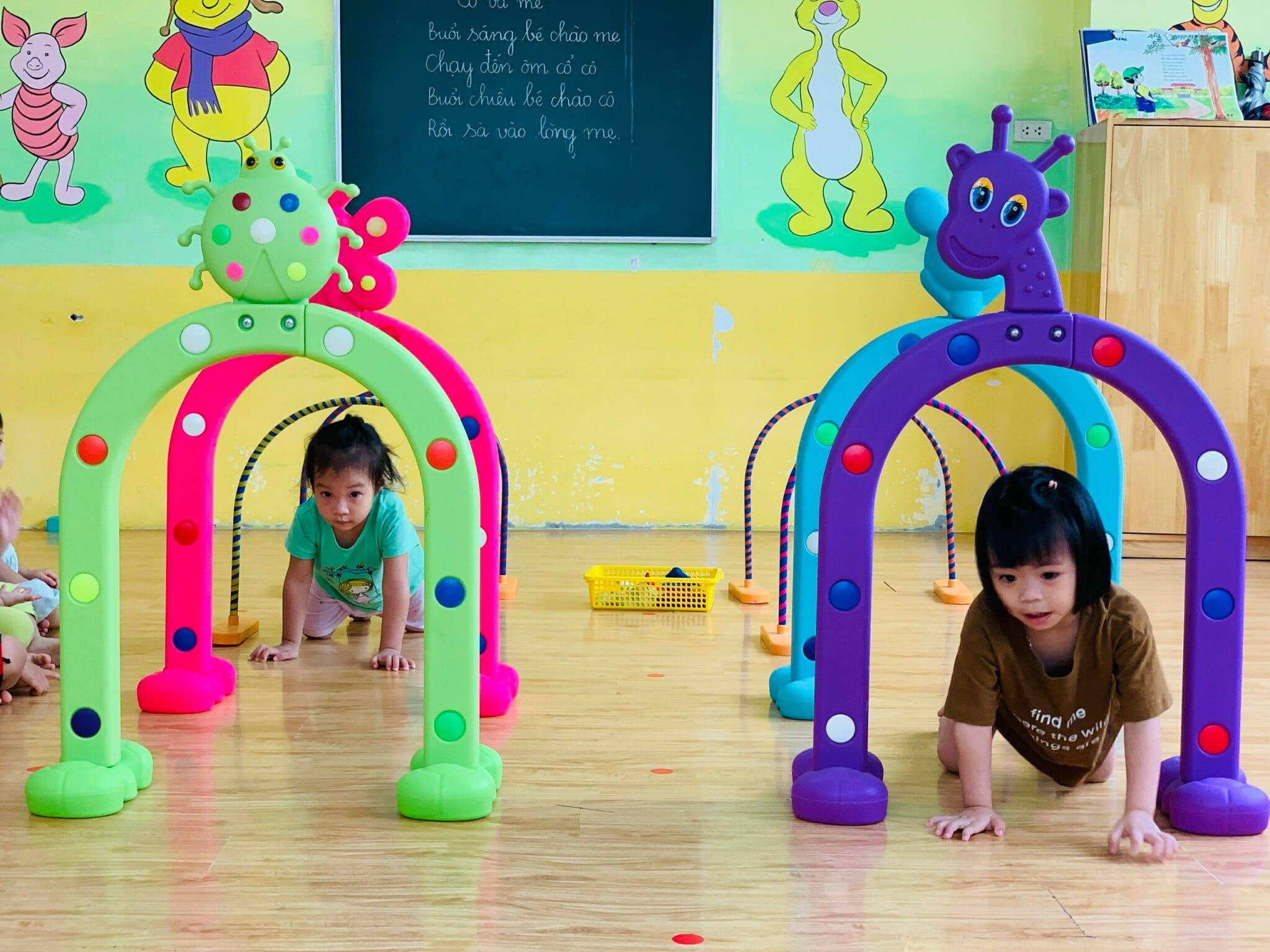 Hoạt Động Thể Chất Bò Có Mang Vật Trên Lưng - TRƯỜNG MẦM NON VOI CON