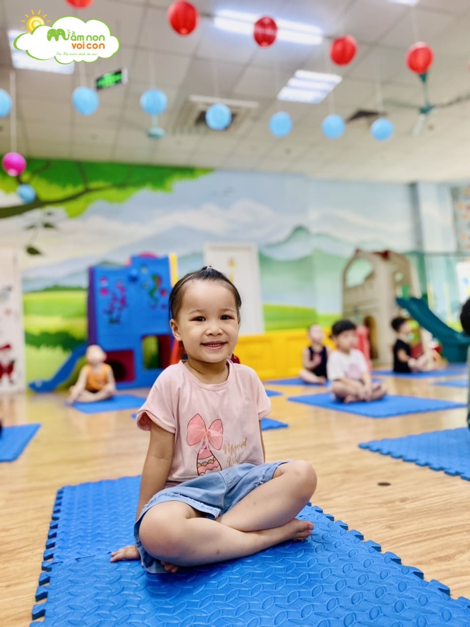 Giờ Tập Yoga Lớp E5 - TRƯỜNG MẦM NON VOI CON