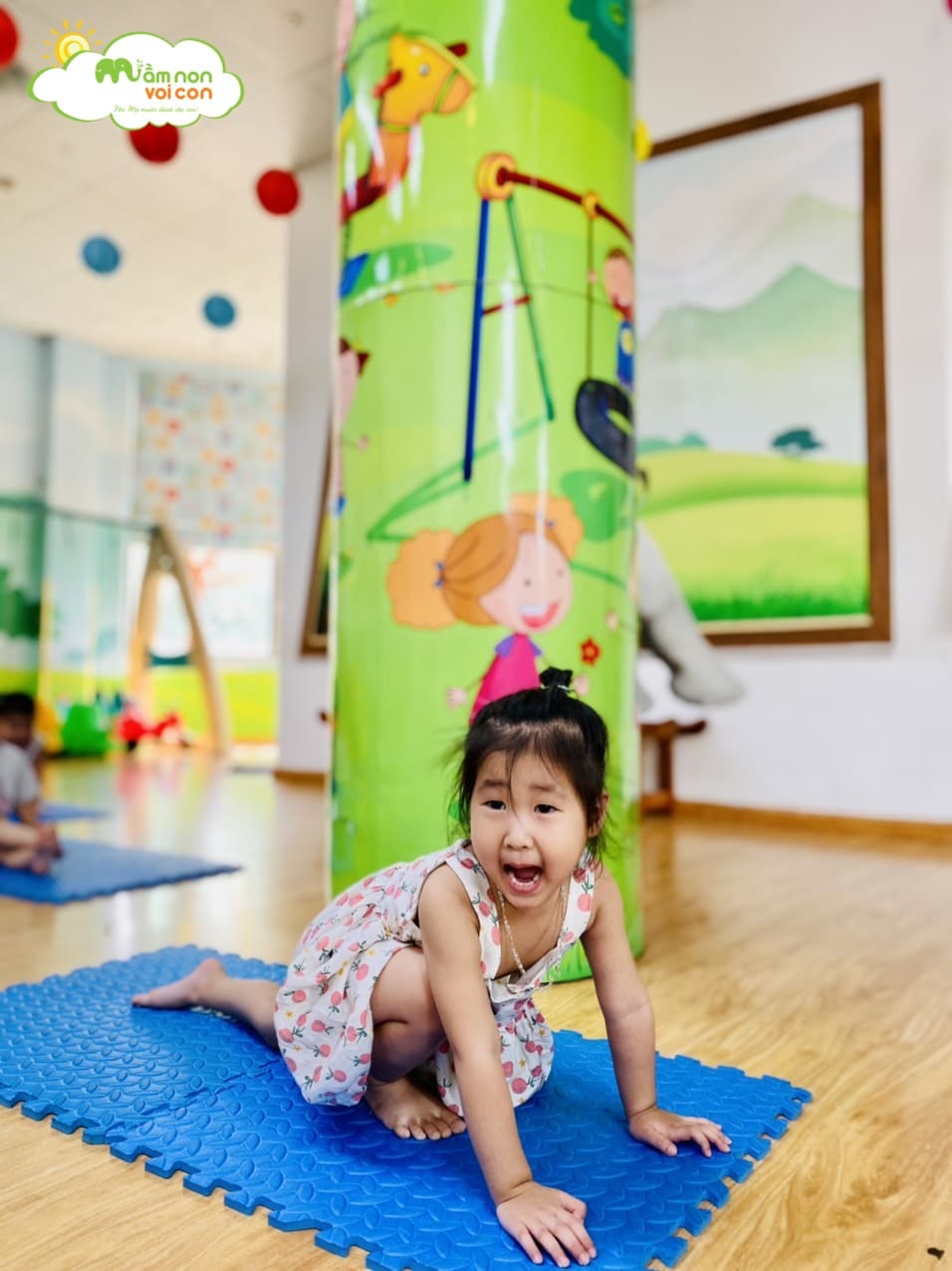 Giờ Tập Yoga Lớp E5 - TRƯỜNG MẦM NON VOI CON