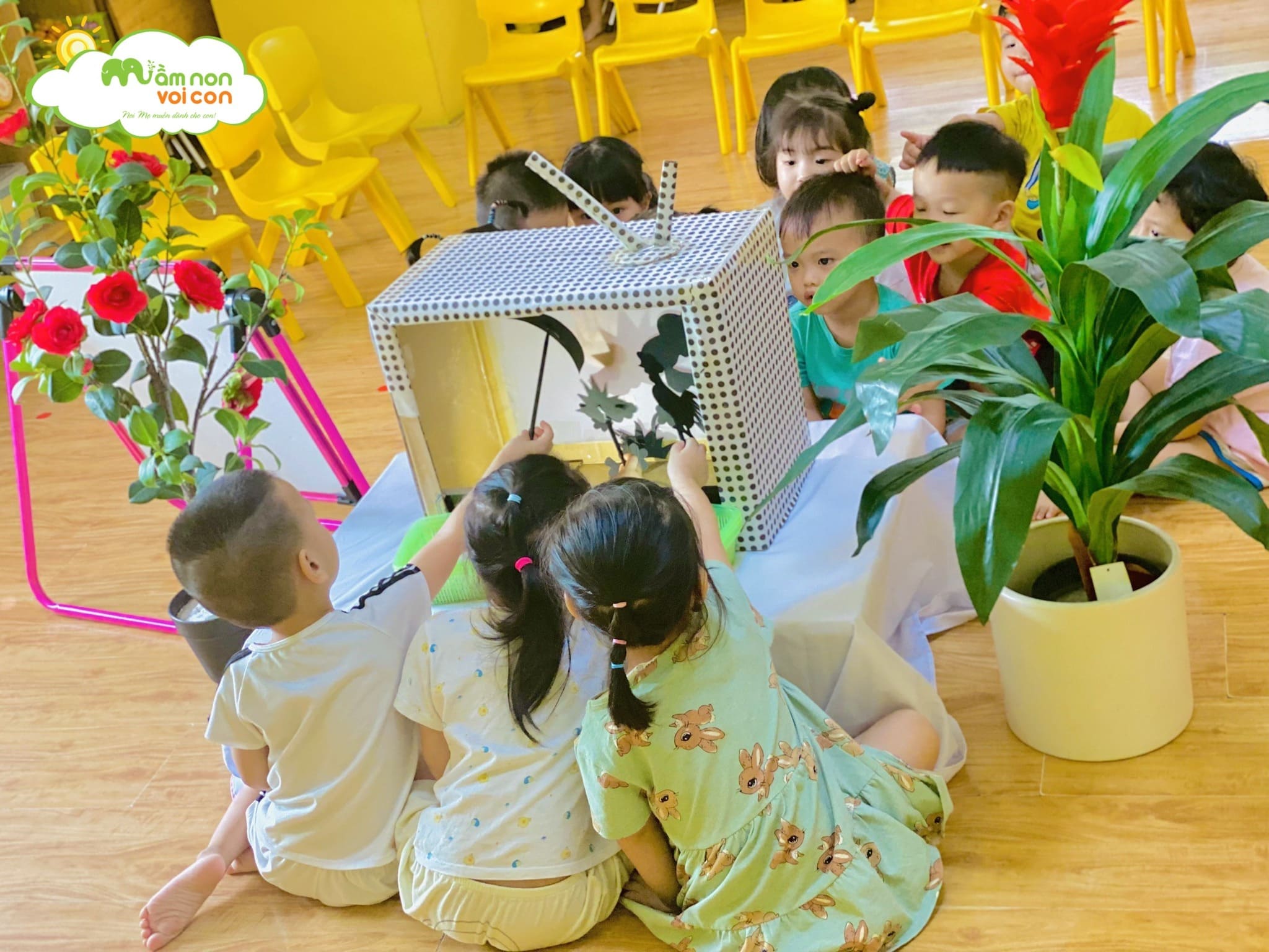 Rạp Chiếu Bóng "Sự Tích Ngày Và Đêm" - TRƯỜNG MẦM NON VOI CON