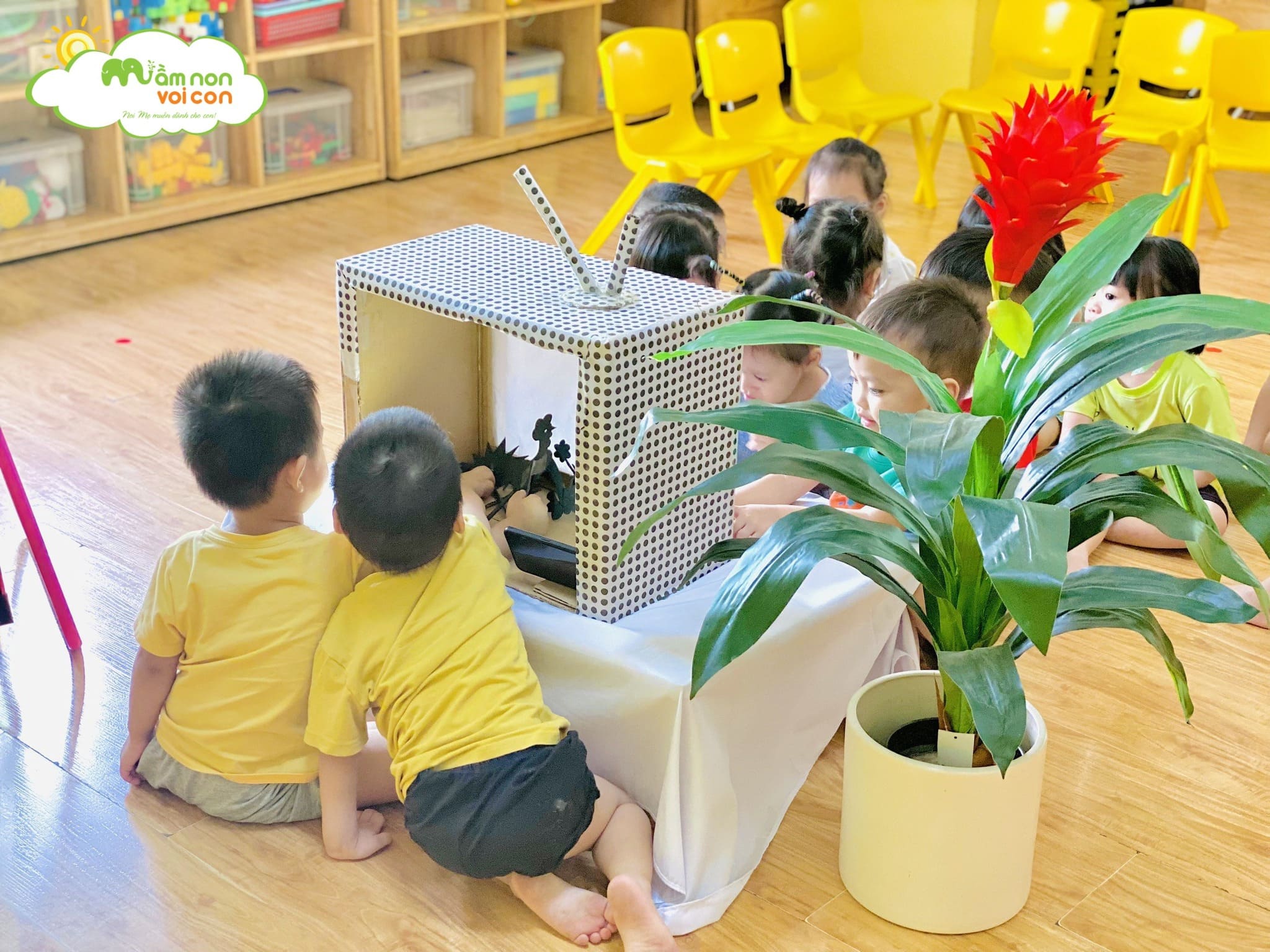 Rạp Chiếu Bóng "Sự Tích Ngày Và Đêm" - TRƯỜNG MẦM NON VOI CON