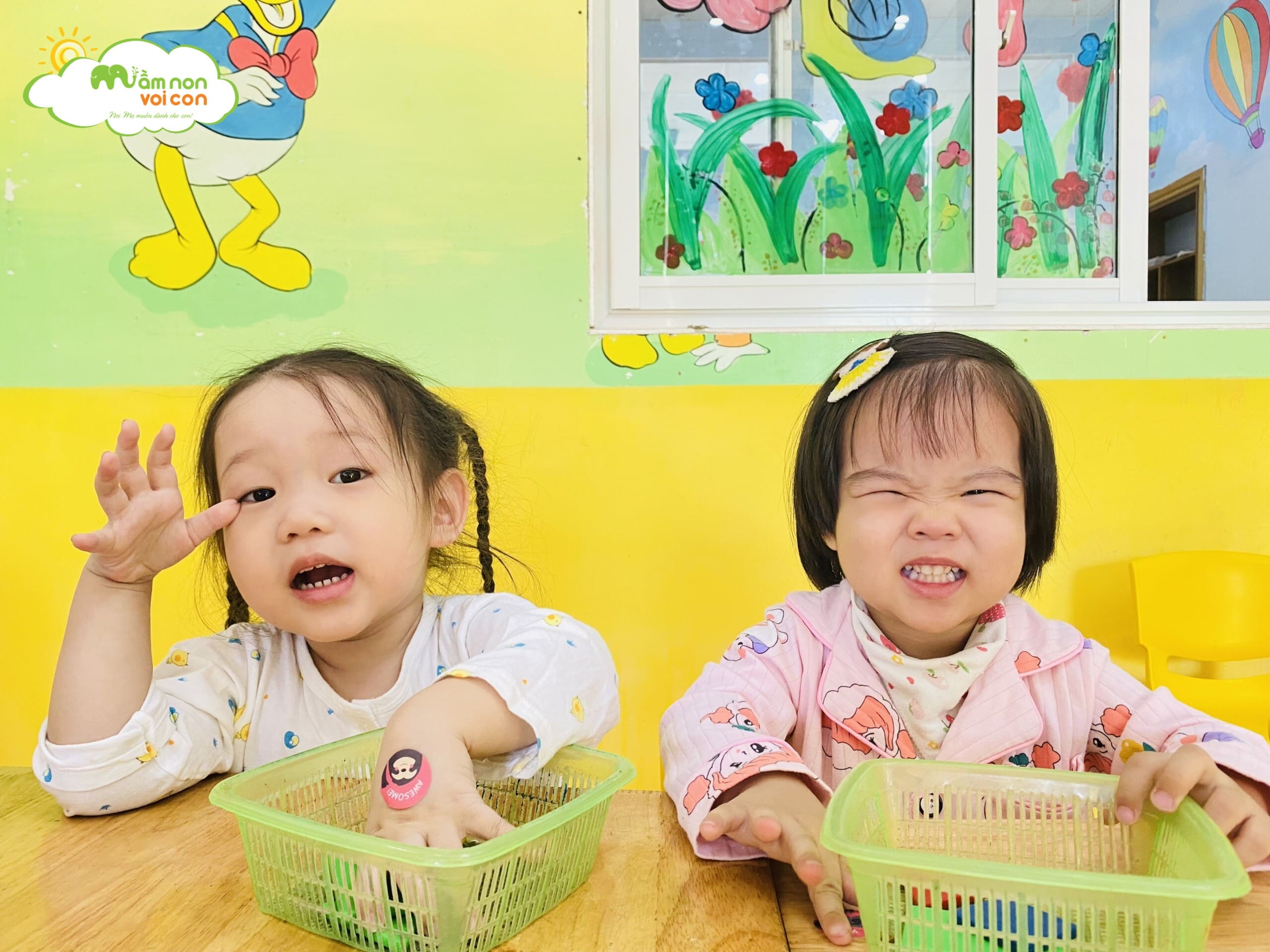 Hoạt Động Làm Quen Với Toán: Nhận Biết Hình Tam Giác, Hình Vuông, Hình Chữ Nhật Hoạt Động Làm Quen Với Toán: Nhận Biết Hình Tam Giác, Hình Vuông, Hình Chữ Nhật - TRƯỜNG MẦM NON VOI CON