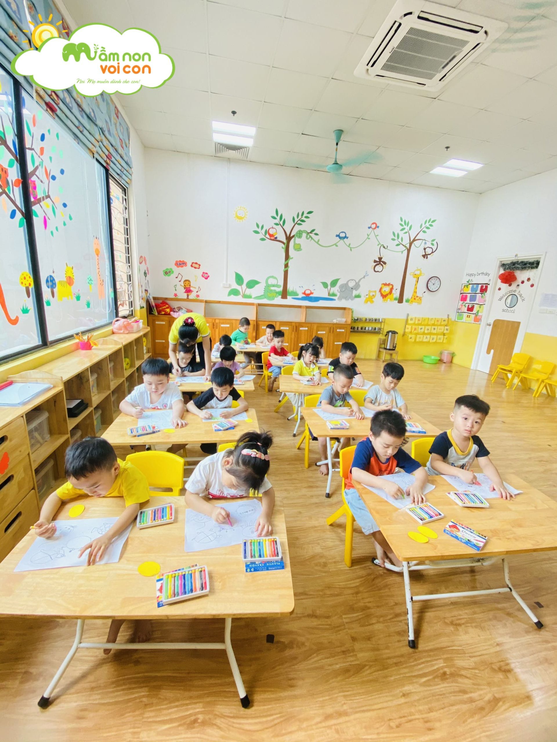 Giờ Học Tạo Hình: Vẽ Các Con Vật Từ Hình Oval - TRƯỜNG MẦM NON VOI CON