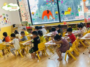 Giờ Học Tạo Hình: Vẽ Các Con Vật Từ Hình Oval - TRƯỜNG MẦM NON VOI CON