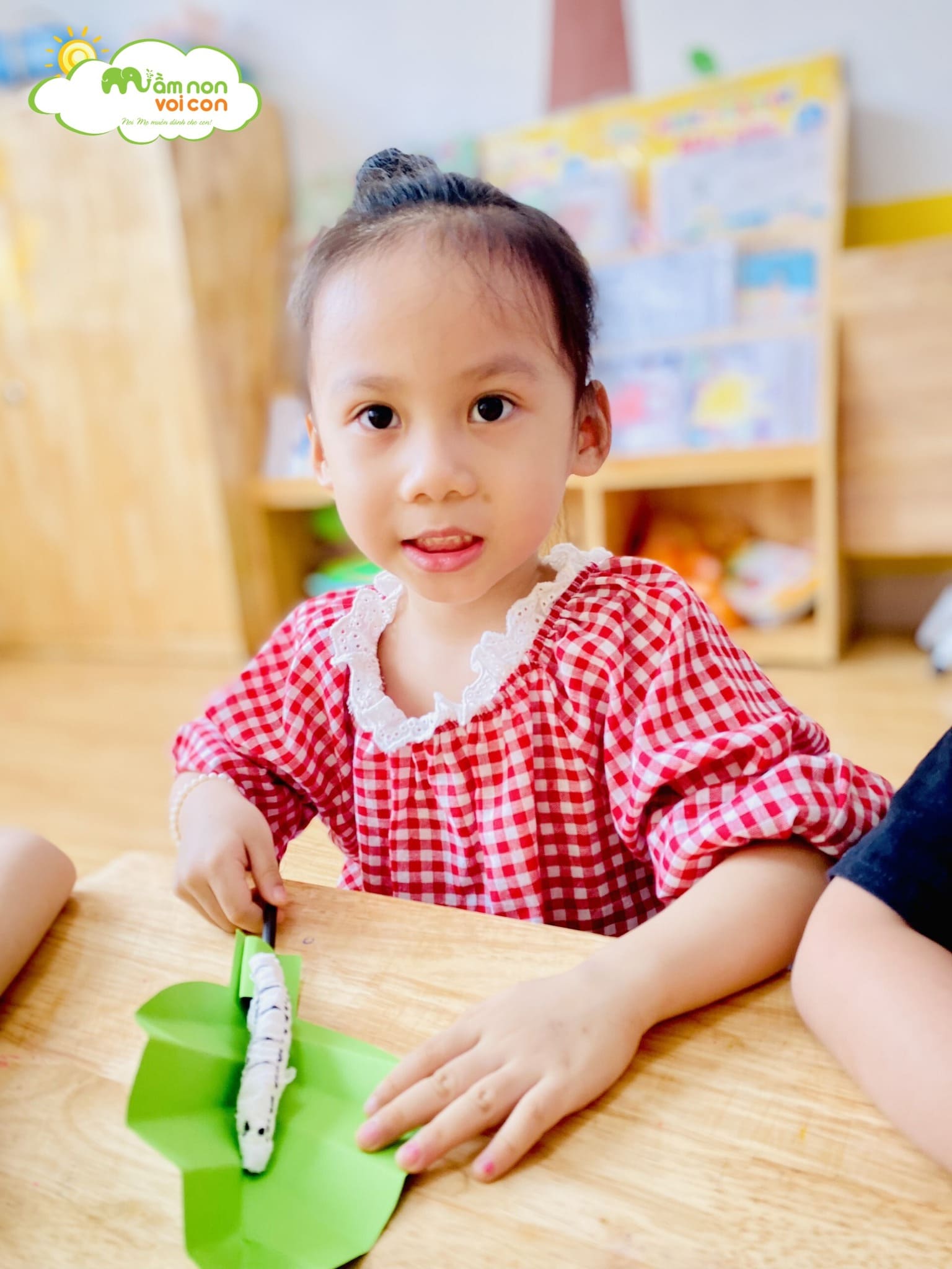 Những Chú Sâu Vui Vẻ - TRƯỜNG MẦM NON VOI CON